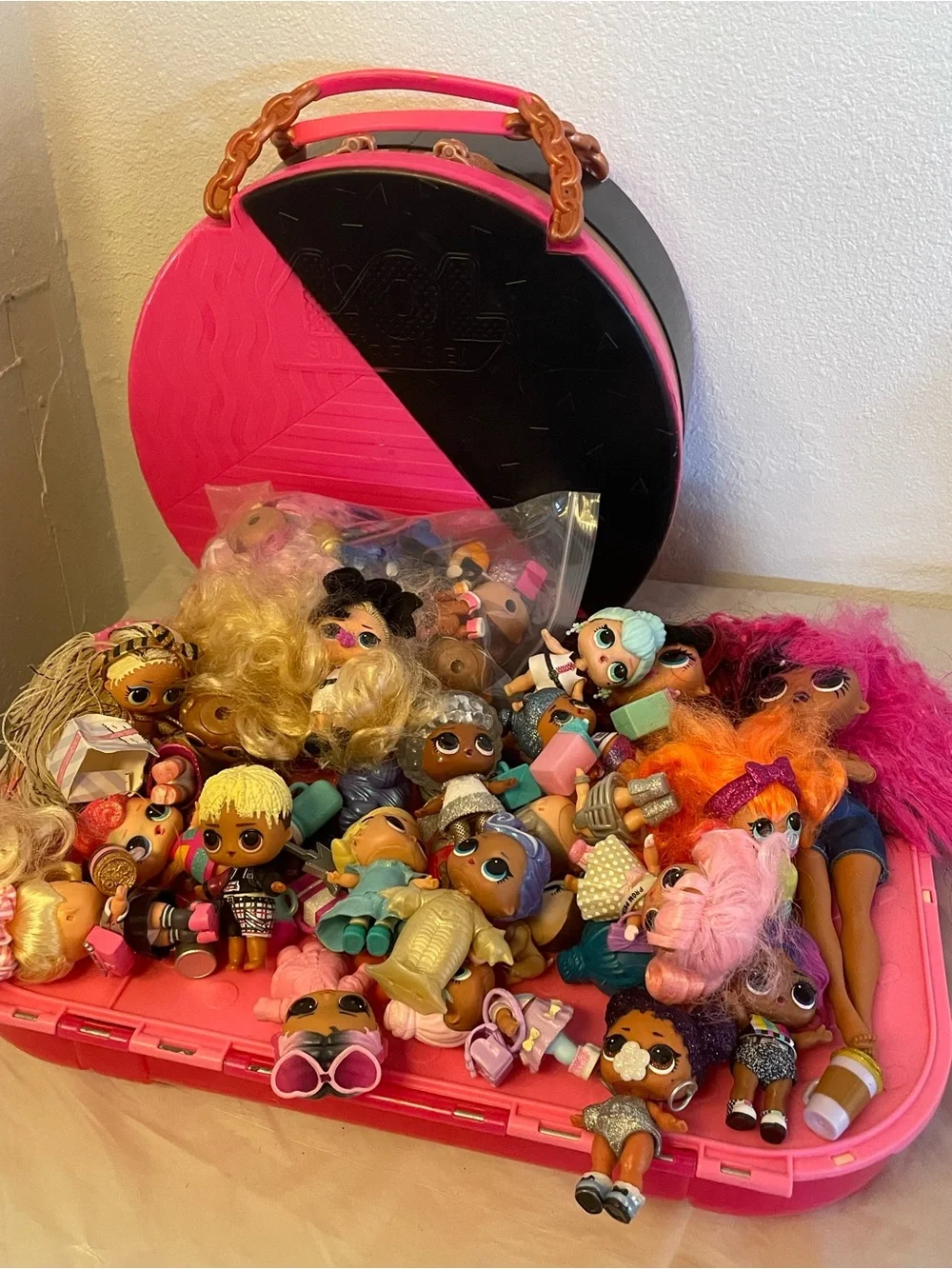 L.O.L. Surprise! Doll Carry Case with Pink and Black Dolls